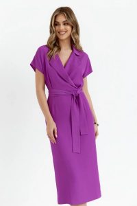 Elegancka sukienka ołówkowa z kołnierzem fioletowa. Fioletowe sukienki Stylove, do pracy, l, bez wzorów, z elastanu, biznesowe, bez kołnierzyka, bez ramiączek, midi, dopasowane. Za 349,00 zł.
