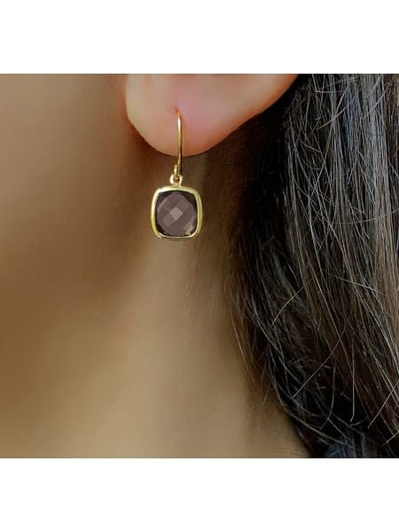 Les Petites Précieuses Pozłacane kolczyki z kwarcem rozmiar: onesize. Żółte kolczyki Les Petites Précieuses, z kwarcem, pozłacane. Za 143,90 zł.