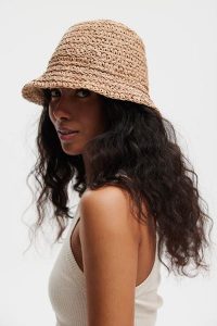 KAPELUSZ BUCKET KARMELOWY One size - Flawless. Kapelusze Flawless, w ażurowe wzory, z włókna. Za 210,00 zł.