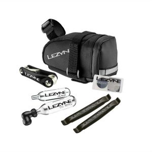 Zestaw akcesoriów do torby rowerowej Lezyne M Caddy Co2. Czarne torebki klasyczne LEZYNE, bez wzorów, bez dodatków. Za 348,00 zł.