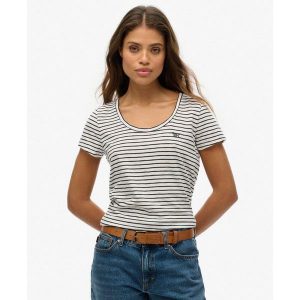 T-shirt z okrągłym dekoltem. Niebieskie t-shirty Superdry, bez wzorów, bez kołnierzyka, bez ramiączek. W wyprzedaży za 113,15 zł.