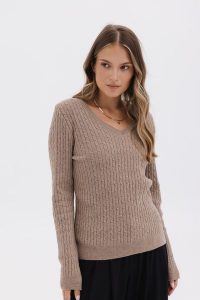 WEŁNIANY SWETER BETTY TAUPE M - Flawless. Swetry klasyczne Flawless, l, z wełny, bez kołnierzyka. Za 413,00 zł.