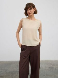 BGN Bluzka w kolorze beżowym rozmiar: 38. Brązowe bluzki BGN, bez wzorów, z wiskozy, bez kołnierzyka, bez ramiączek. Za 74,46 zł.