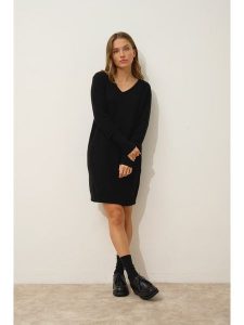 Just Cashmere Kaszmirowa sukienka "Mileya" w kolorze czarnym rozmiar: M. Czarne sukienki Just Cashmere, na co dzień, m, bez wzorów, z kaszmiru, bez kołnierzyka, bez ramiączek, midi, proste. Za 355,78 zł.