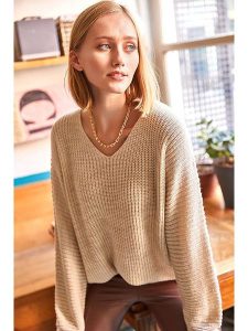 Olalook Sweter w kolorze beżowym rozmiar: onesize. Brązowe swetry oversize Olalook, bez wzorów, ze splotem, bez ramiączek. Za 83,22 zł.