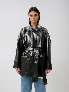 Weekday Kurtka przejściowa w kolorze czarnym rozmiar: S. Czarne kurtki Weekday, s, bez wzorów, ze skóry, bez kaptura. Za 144,92 zł.