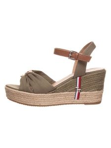 Tom Tailor Sandały w kolorze khaki na koturnie rozmiar: 40. Brązowe sandały Tom Tailor, bez wzorów, bez obcasa, na koturnie, bez zapięcia. Za 102,19 zł.