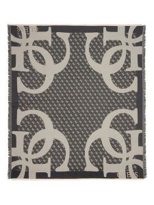 Guess Szal w kolorze szarym - 135 x 153 cm rozmiar: onesize. Czarne szaliki Guess, z aplikacjami, z materiału. Za 204,48 zł.