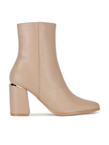 Nine West Botki WFA3000-1 Beżowy. Brązowe botki Nine West, bez wzorów, z materiału, bez obcasa, na słupku, bez zapięcia. Za 279,99 zł.