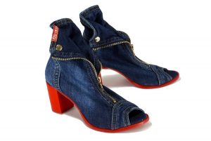 ARTIKER RELAKS 40C289 jeans, botki damskie. Niebieskie botki Artiker Relaks, na lato, bez wzorów, z jeansu, bez obcasa, na obcasie, bez zapięcia. Za 173,94 zł.
