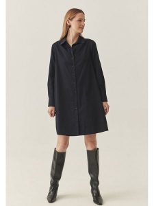 TATUUM Sukienka w kolorze granatowym rozmiar: 38. Niebieskie sukienki Tatuum, bez wzorów, z bawełny, bez kołnierzyka, bez ramiączek, midi. Za 204,96 zł.