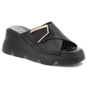Czarne Klapki Artiker Modne Obuwie Damskie Na Koturnie. Czarne klapki ARTIKER, bez wzorów, ze skóry, bez obcasa, na koturnie. Za 239,00 zł.