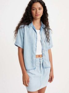 Levi's Koszula dżinsowa w kolorze błękitnym rozmiar: L. Niebieskie koszule Levi's®, l, bez wzorów, bez kołnierzyka, bez ramiączek. Za 114,45 zł.