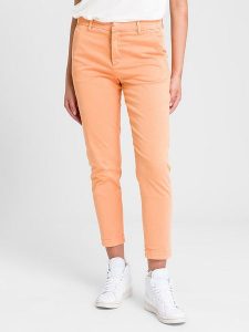 Cross Jeans Spodnie w kolorze pomarańczowym rozmiar: W26. Pomarańczowe spodnie z wysokim stanem Cross Jeans, bez wzorów, z jeansu, z podwyższonym stanem. Za 66,16 zł.