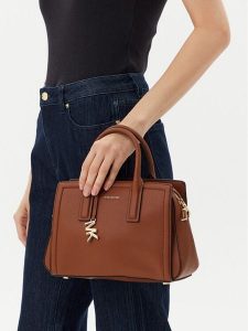 MICHAEL Michael Kors Torebka Laila 30S5G9IS1L Brązowy. Brązowe kuferki MICHAEL Michael Kors, bez wzorów, ze skóry, bez dodatków. Za 1 129,00 zł.