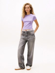 TOMMY JEANS Koszulka w kolorze lawendowym rozmiar: XL. Różowe bluzki Tommy Jeans, xl, bez wzorów, z bawełny, bez kołnierzyka, bez ramiączek. Za 105,38 zł.