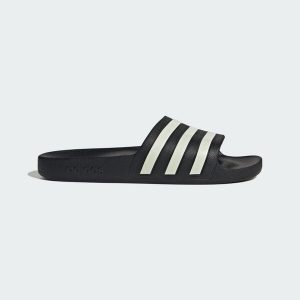 Klapki adilette Aqua. Białe klapki ADIDAS, bez wzorów, bez obcasa. Za 119,00 zł.