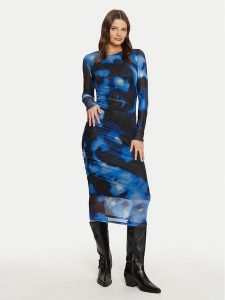 JDY Sukienka codzienna Elsa 15330387 Niebieski Slim Fit. Niebieskie kombinezony JDY, l, bez wzorów, z syntetyku, bez kołnierzyka, bez ramiączek. Za 99,99 zł.