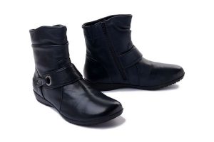 JOSEF SEIBEL 79765 VL971 530 Naly 65 ocean, botki damskie. Niebieskie botki Josef Seibel, na zimę, bez wzorów, z polaru, bez obcasa, bez zapięcia. Za 529,90 zł.