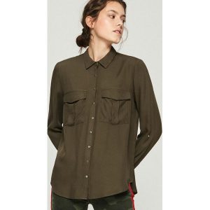 Koszula z kieszeniami - Khaki. Koszule marki Sinsay. W wyprzedaży za 29,99 zł.