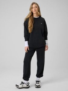 4F Spodnie z szerokimi nogawkami z modalem damskie - czarne S. Czarne spodnie dresowe 4f, s, bez wzorów, z dresówki. Za 189,99 zł.