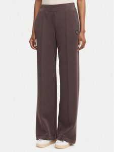 Guess Spodnie dresowe V6YB18 K4315 Brązowy Regular Fit. Brązowe spodnie dresowe Guess, xs, z aplikacjami, z dresówki. Za 394,99 zł.