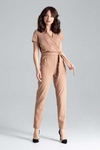 Brązowy Elegancki Kombinezon z Kopertowym Dekoltem. Brązowe kombinezony Katrus, l, bez wzorów, z materiału, eleganckie, bez kołnierzyka, bez ramiączek. Za 299,00 zł.