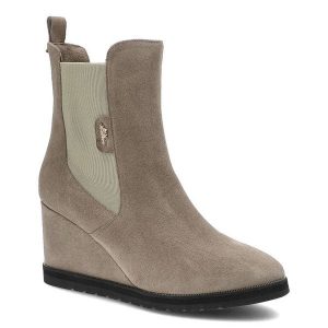 Botki damskie Libero, naturalna skóra zamszowa z elastycznymi wstawkami na płaskiej podeszwie, cappuccino, 2435-385. Brązowe botki Libero, na zimę, bez wzorów, ze skóry, bez obcasa, na koturnie, bez zapięcia. Za 299,00 zł.