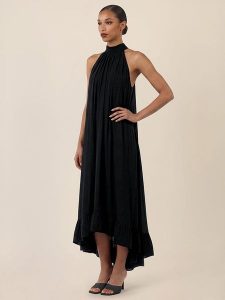 APART Sukienka w kolorze czarnym rozmiar: 38. Czarne sukienki Apart, bez wzorów, bez kołnierzyka, bez ramiączek, midi. Za 434,95 zł.