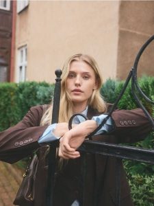 Koszula z kryształkami - jasnoniebieski. Niebieskie koszule Reserved, l, bez wzorów, z bawełny, bez kołnierzyka, bez ramiączek. W wyprzedaży za 69,99 zł.