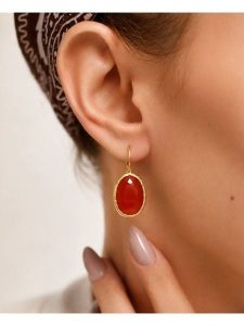Pierres delicates Pozłacane kolczyki z tygrysim okiem rozmiar: onesize. Żółte kolczyki Pierres delicates, pozłacane. Za 56,95 zł.