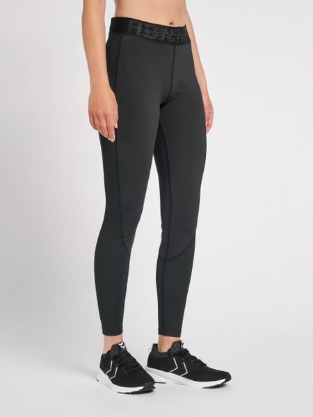 Legginsy damskie Hummel hmljada. Czarne legginsy Hummel, bez wzorów, z bawełny, z standardowym stanem. Za 190,00 zł.