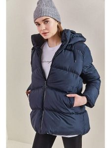 Bianco Lucci Kurtka zimowa w kolorze granatowym rozmiar: 38. Niebieskie kurtki Bianco Lucci, na zimę, bez wzorów, z puchu, bez kaptura. Za 148,61 zł.