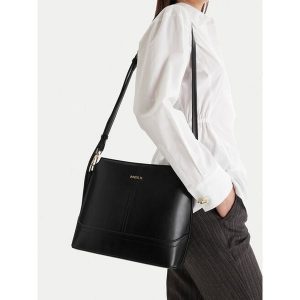 Torebka MEXX. Czarne listonoszki Mexx, bez wzorów, bez dodatków. Za 179,99 zł.