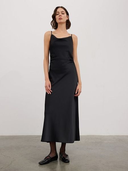 BGN Sukienka w kolorze czarnym rozmiar: 40. Czarne sukienki BGN, na imprezę, bez wzorów, bez kołnierzyka, bez ramiączek, maxi. Za 182,72 zł.