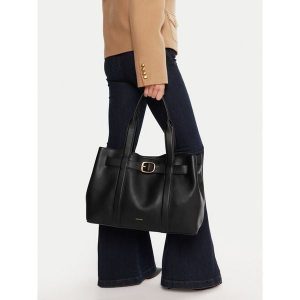 Torebka Calvin Klein. Czarne torebki klasyczne Calvin Klein, bez wzorów, bez dodatków. Za 431,99 zł.