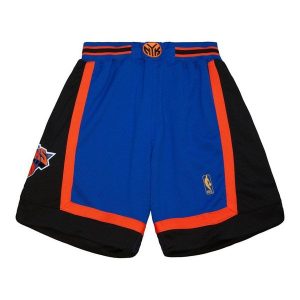 Szorty New York Knicks Authentic 1996/97. Niebieskie szorty MITCHELL & NESS, bez wzorów, sportowe. W wyprzedaży za 576,50 zł.