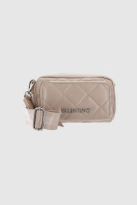 VALENTINO Beżowa pikowana torebka ocarina recycle haversack. Brązowe torebki klasyczne Valentino by Mario Valentino, bez wzorów, małe, pikowane, bez dodatków. W wyprzedaży za 361,99 zł.