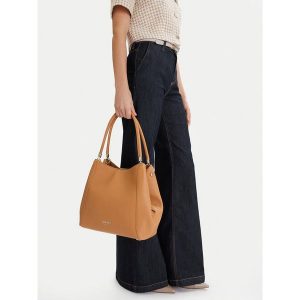 Torebka Nine West. Brązowe torebki klasyczne Nine West, bez wzorów, bez dodatków. Za 199,99 zł.