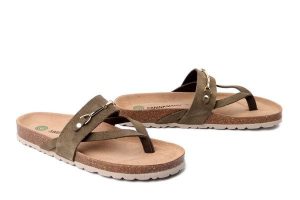 DR. BRINKMANN 700863-07 grun, klapki japonki damskie. Zielone klapki Dr. Brinkmann, bez wzorów, ze skóry, bez obcasa. Za 214,90 zł.