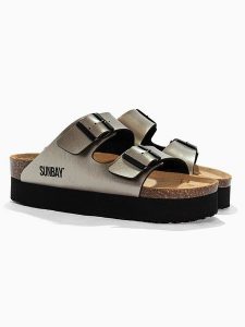 Sunbay Klapki w kolorze złotym rozmiar: 36. Żółte klapki Sunbay, bez wzorów, z otwartym noskiem, bez obcasa. Za 136,13 zł.