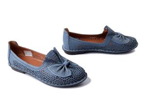 COMFORTABEL 830036-05 blue, półbuty damskie. Niebieskie półbuty Comfortabel, na lato, w ażurowe wzory, ze skóry, bez obcasa, bez zapięcia. Za 264,90 zł.