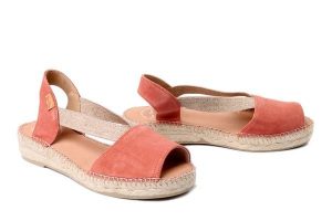 TONI PONS ELLA salmo, sandały damskie. Czerwone sandały TONI PONS, bez wzorów, bez obcasa, bez zapięcia. Za 220,92 zł.