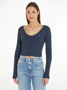TOMMY JEANS Koszulka w kolorze granatowym rozmiar: M. Niebieskie bluzki Tommy Jeans, m, bez wzorów, z bawełny, bez kołnierzyka, bez ramiączek. Za 109,78 zł.