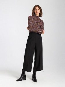 More & More Koszulka ze wzorem rozmiar: 36. Bluzki More & More, bez wzorów, bez kołnierzyka, bez ramiączek. Za 100,04 zł.