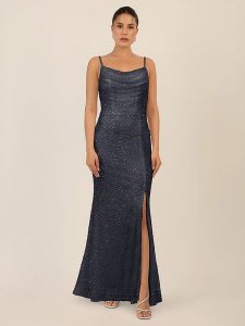 APART Sukienka w kolorze granatowym rozmiar: 42. Niebieskie sukienki Apart, bez wzorów, bez kołnierzyka, bez ramiączek, maxi. Za 478,99 zł.