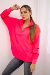 Bluza z suwakiem i kieszeniami różowy neon. Czerwone bluzy KESI, l, bez wzorów, z bawełny, bez kaptura. Za 178,78 zł.