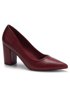 C'M Czółenka w kolorze czerwonym rozmiar: 41. Czerwone czółenka C'M, bez wzorów, bez obcasa, bez zapięcia. Za 108,99 zł.