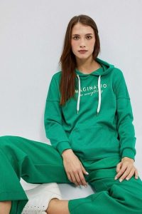 Bluza z kapturem i napisem. Bluzy MOODO, m, bez wzorów, z bawełny, z kapturem. W wyprzedaży za 69,99 zł.