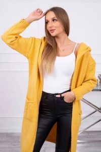 Sweter z kapturem i kieszeniami gładki musztardowy. Swetry klasyczne KESI, l, bez kołnierzyka, plus size. Za 209,11 zł.